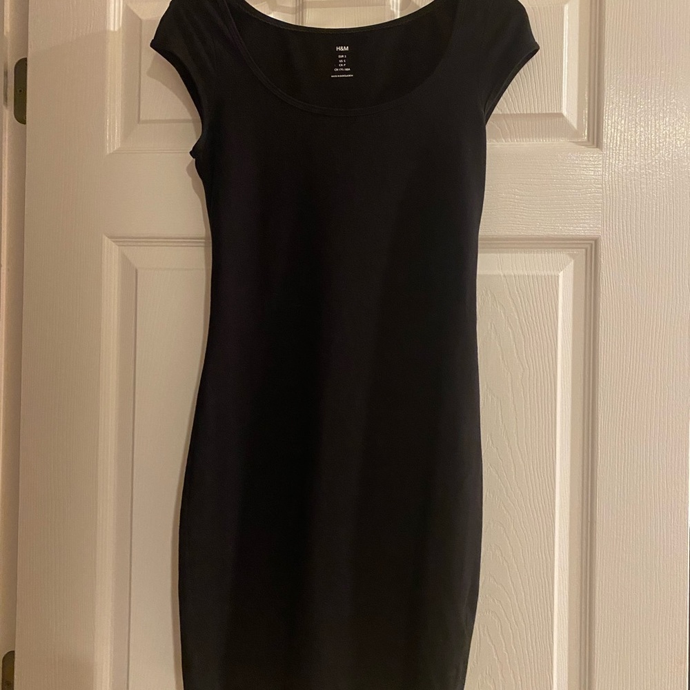 H&M shortsleeved black dress